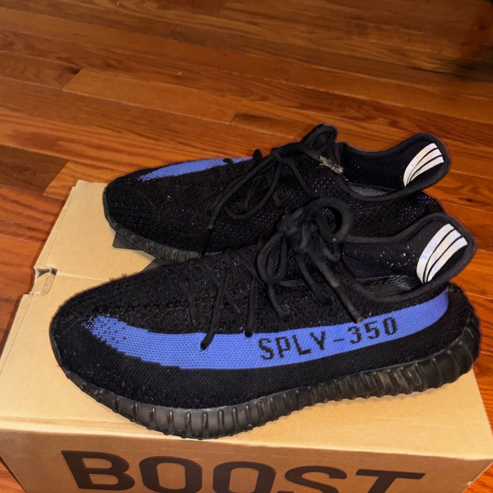 Adidas Yeezy Boost 350 V2 Box